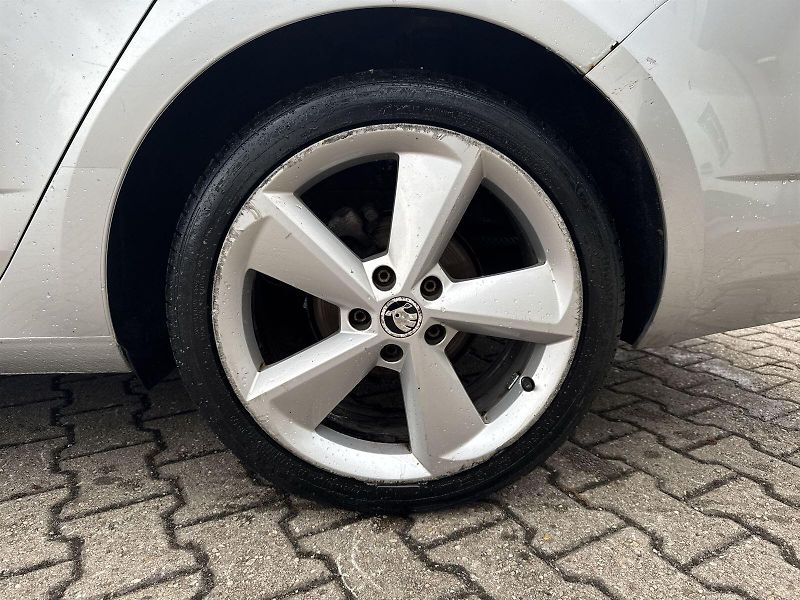 Škoda Octavia (2013) 2.0 TDI CR DPF Elegance - fotka 25 z 29