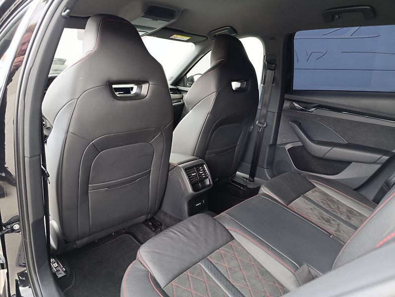Škoda Octavia RS 2.0TSI 180kW ČR DPH - fotka 16 z 36