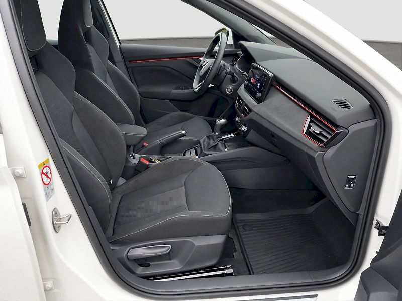 Škoda Scala (2024) 1.0 TSI DSG Drive - fotka 15 z 28