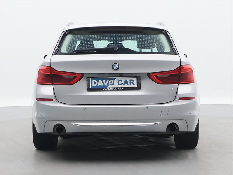 BMW Řada 5 2,0 530i xDrive Luxury Line - fotka 6 z 31