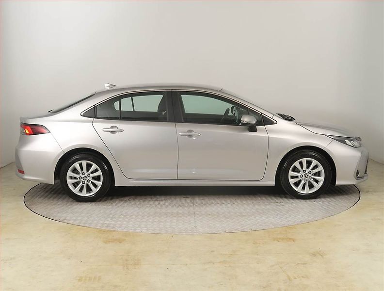 Toyota Corolla (2023) Comfort 1.5 VVT-i, ČR,1.maj - fotka 6 z 18