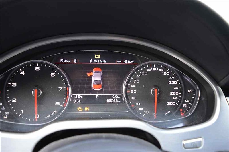 Audi A8 (2012) 4,2V8 QUATTRO - fotka 21 z 25