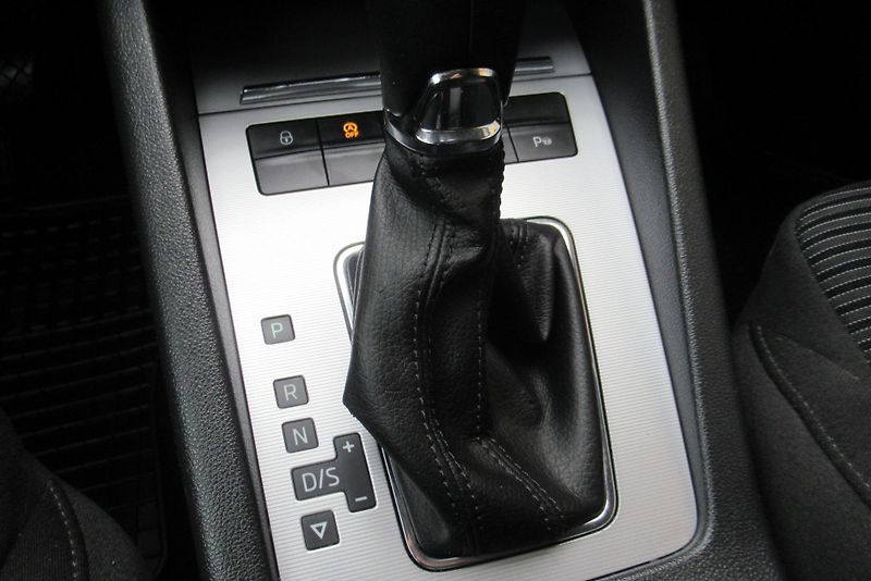 Škoda Octavia 2.0 TDI DSG NAVIGACE XENONY - fotka 19 z 27