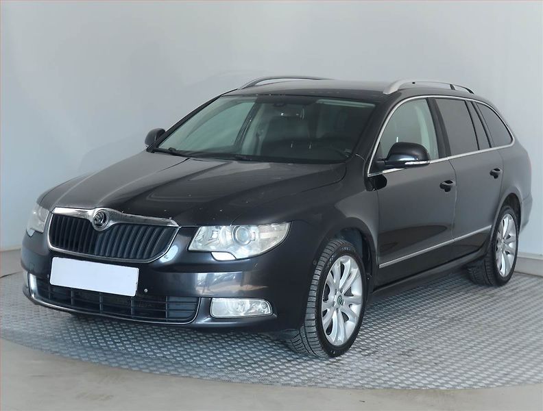 Škoda Superb (2012) Elegance 2.0 TDI, 4X4 - fotka 2 z 21