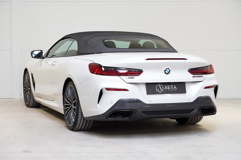 BMW Řada 8 BMW 850i Xdrive cabrio - fotka 11 z 44
