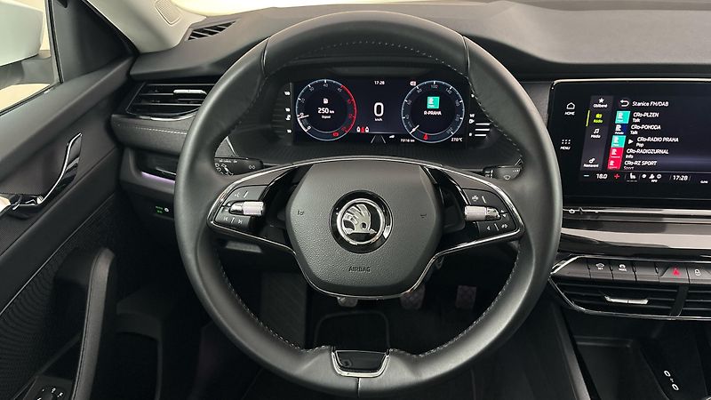 Škoda Octavia 2.0 TDI Style - fotka 9 z 25