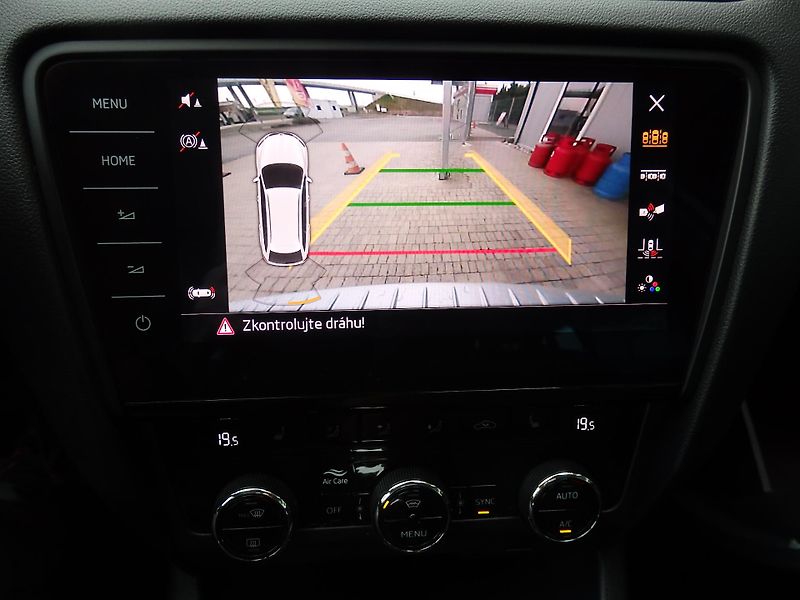 Škoda Octavia 1.6 TDI 85 kW NAVIGACE - fotka 18 z 18