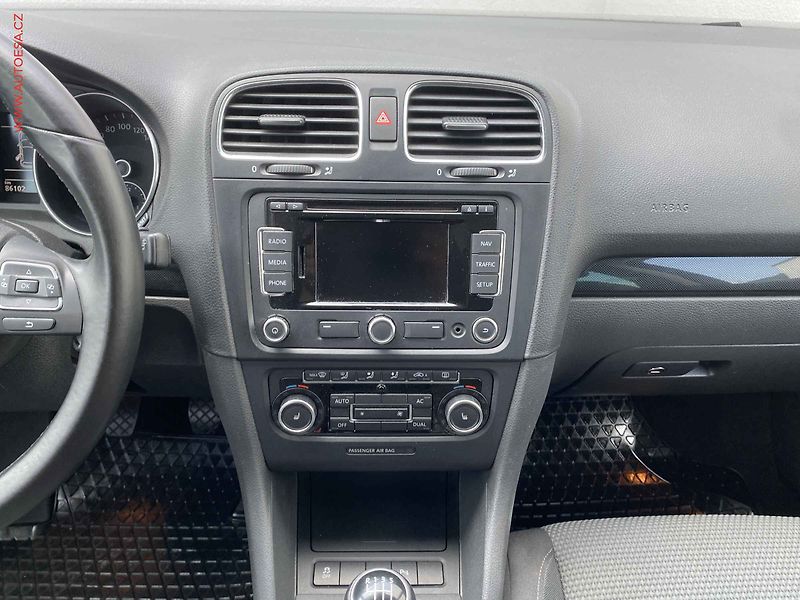 Volkswagen Golf (2011) 1.4 TSi, Comfortline - fotka 12 z 18
