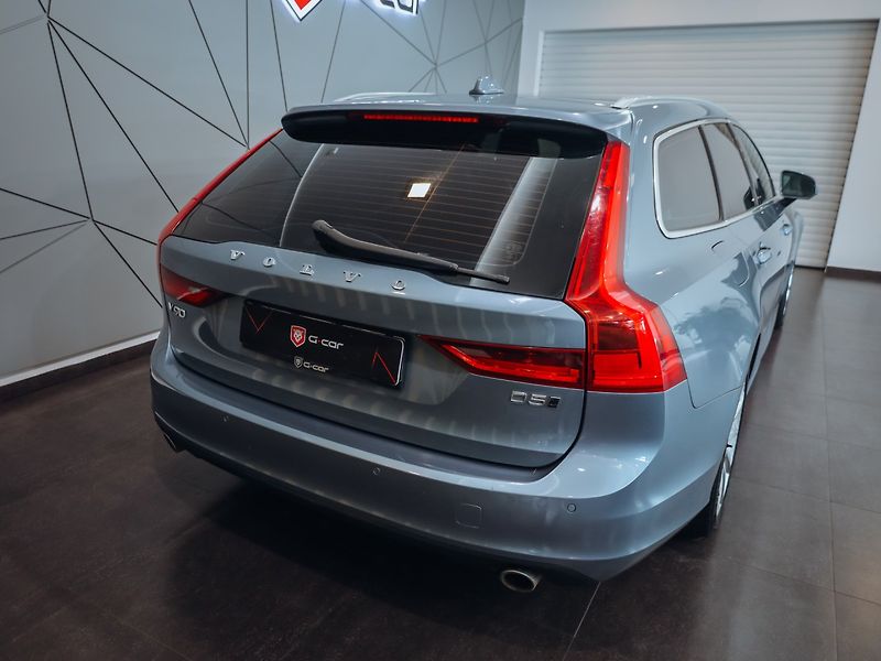 Volvo V90 D5 Momentum 173 kW AWD - fotka 6 z 30