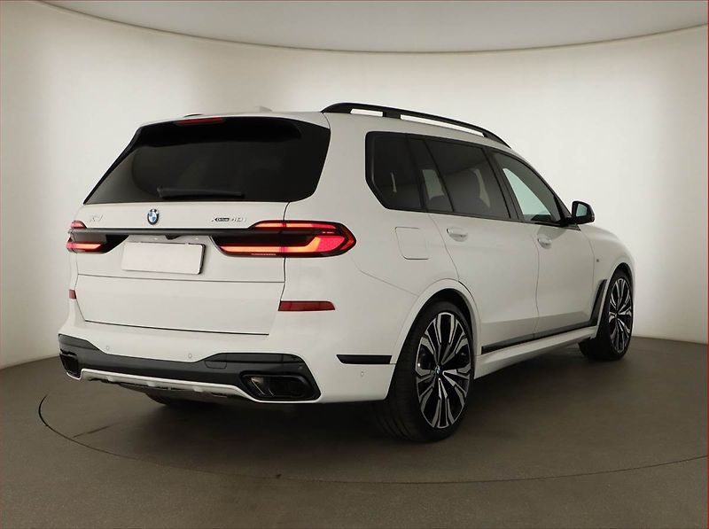 BMW X7 (2024) xDrive40i, 7 míst, Tažné - fotka 5 z 20