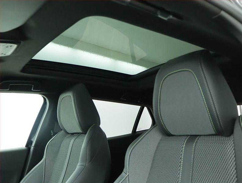 Peugeot 2008 (2023) GT 54 kWh, SoH 94% - fotka 15 z 20