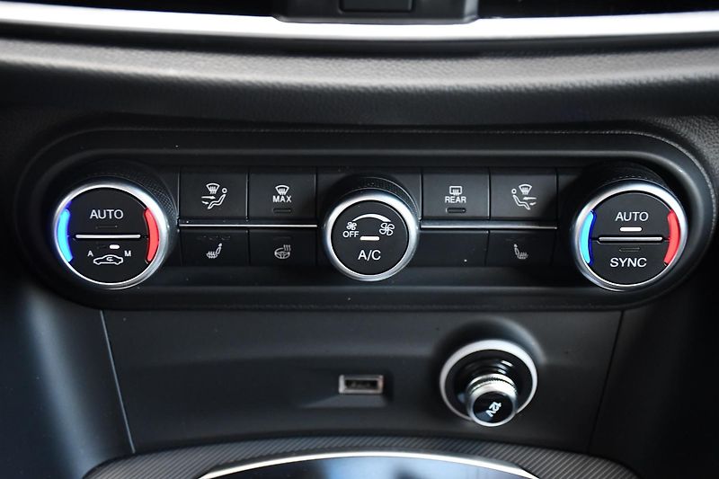 Alfa Romeo Stelvio 2.2 JTDm Competizione Q4 - fotka 27 z 40