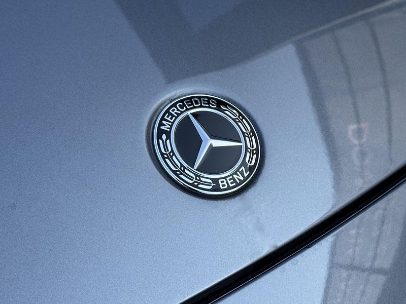 Mercedes-Benz GLB (2019) 200d 4Matic, AMG Line Head-up  - fotka 43 z 51