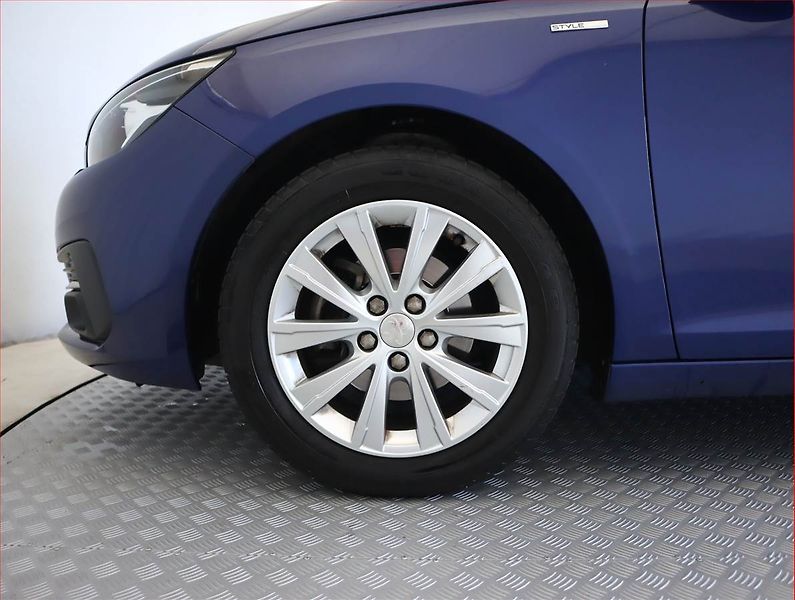 Peugeot 308 (2019) Style 1.2 PureTech, Automat - fotka 15 z 21