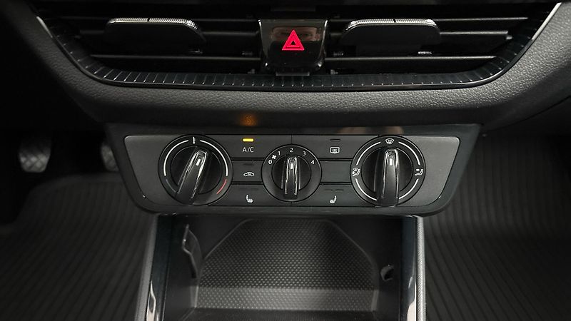 Škoda Fabia 1.0 TSI Ambition - fotka 13 z 24