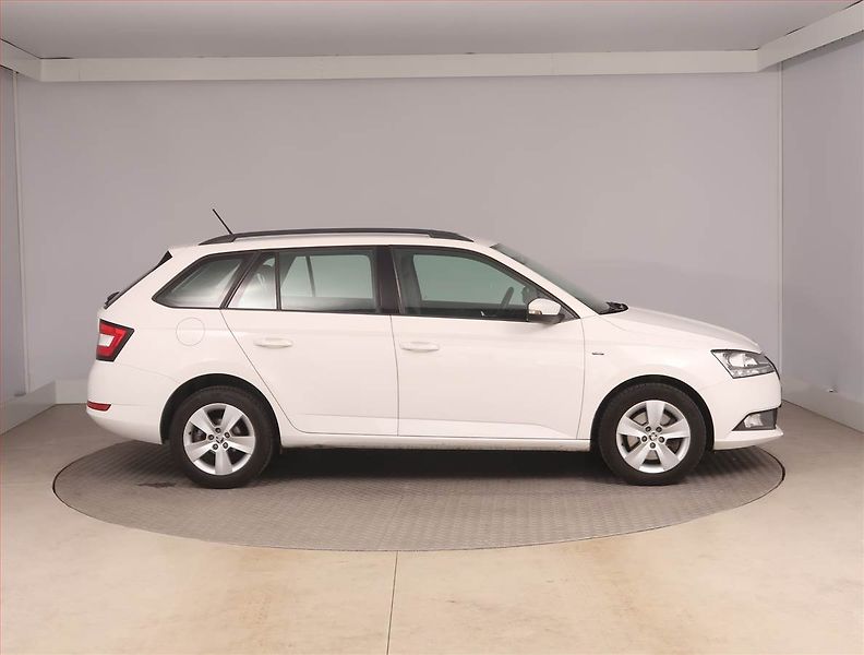 Škoda Fabia (2020) Drive 1.0 TSI, Tempomat - fotka 6 z 18