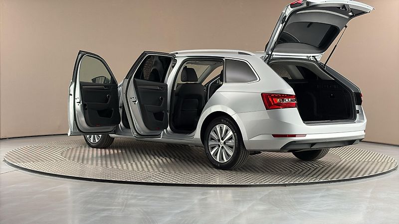 Škoda Superb 2.0 TDI DSG Style Combi - fotka 7 z 27