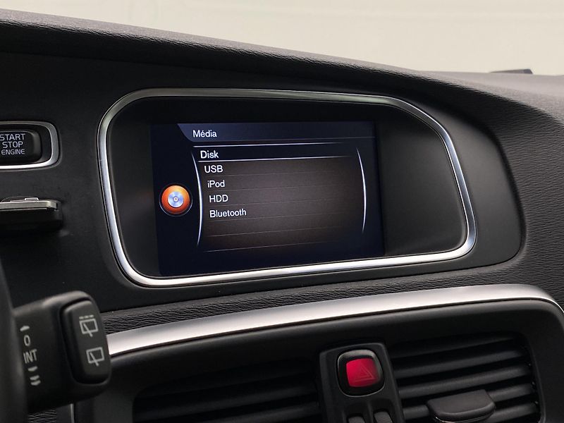 Volvo V40 CC D3 MOMENTUM AUT  - fotka 37 z 43