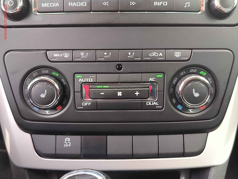 Škoda Yeti (2012) 1.2 TSi, Family, xenon - fotka 12 z 18