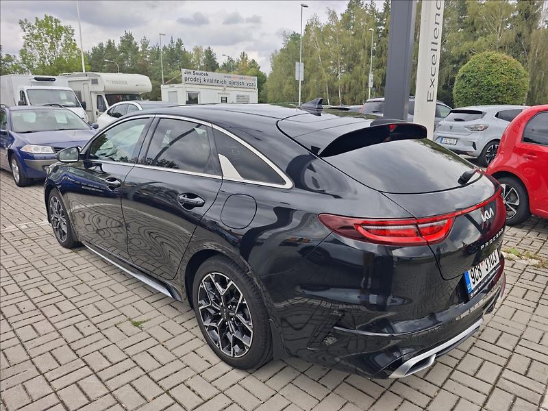 Kia ProCeed 1,5 T-GDI 118kW  GT-Line PLUS - fotka 4 z 24