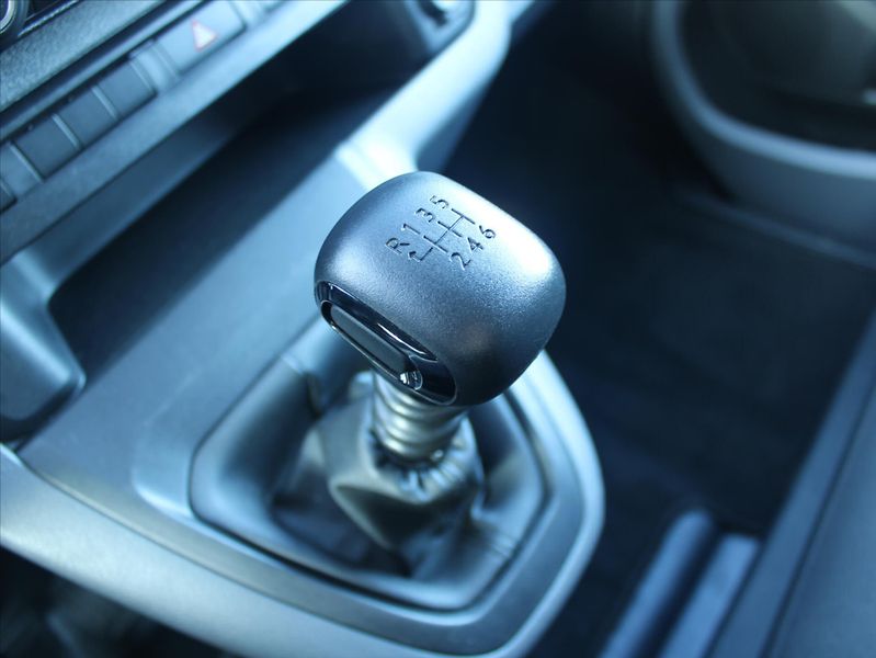 Toyota ProAce 2,0 D-4D 9míst L2 ČR 1.maj  Ko - fotka 18 z 22