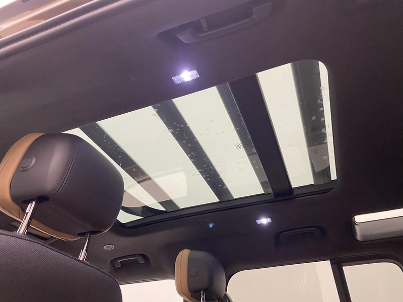 Land Rover Defender 110 D300 X-DYNAMIC AWD AUT CZ - fotka 30 z 49