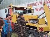 Speciální stroj zvaný Big John přijel do Strakonic přesazovat stromy z Prahy. V České republice patří k unikátům.