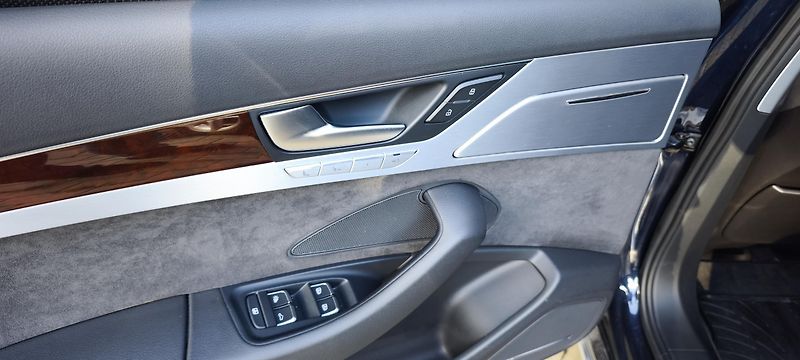 Audi A8 (2013) Audi A8, Audi A8L 4.2 V8, LONG - fotka 29 z 65
