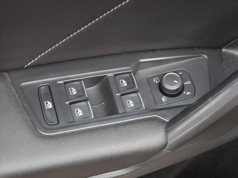 Volkswagen Tiguan Allspace 2,0 TSI 4x4 DSG R-Line 7-Míst - fotka 19 z 44