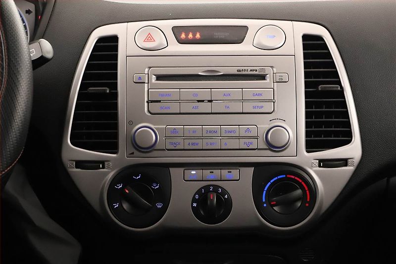 Hyundai i20 (2011) 1.2, jezdí výborně - fotka 11 z 12
