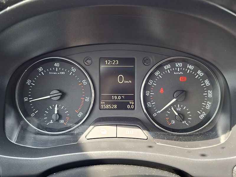 Škoda Roomster 1,2 TSI 63kW M5 2.MAJ - fotka 16 z 23