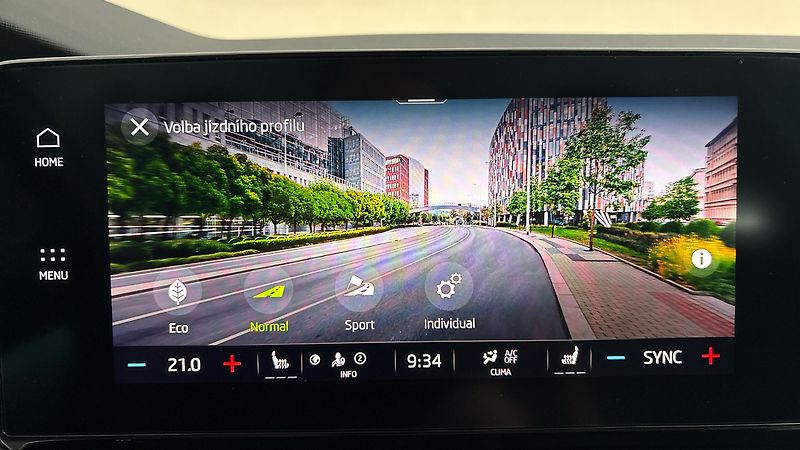 Škoda Octavia 2.0 TDI DSG Style Combi - fotka 26 z 26