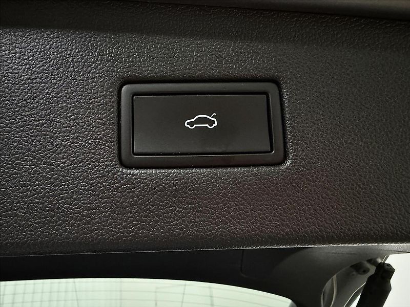 Volkswagen Tiguan Allspace R-LINE 180kW DCC H&K HUD PANO - fotka 41 z 50
