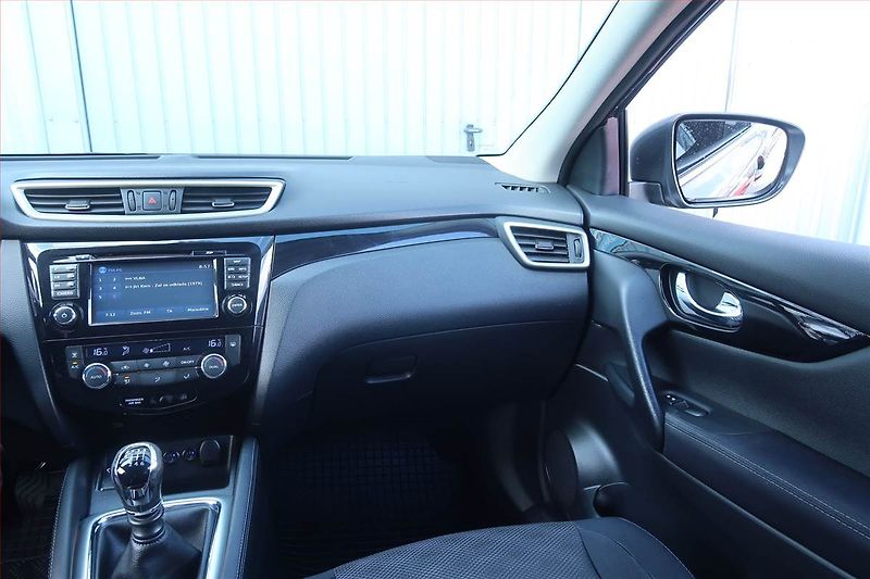 Nissan Qashqai (2014) N-Connecta 1.2 DIG-T - fotka 8 z 21