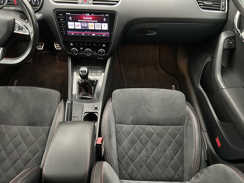 Škoda Octavia 2.0 TSI RS - fotka 11 z 35