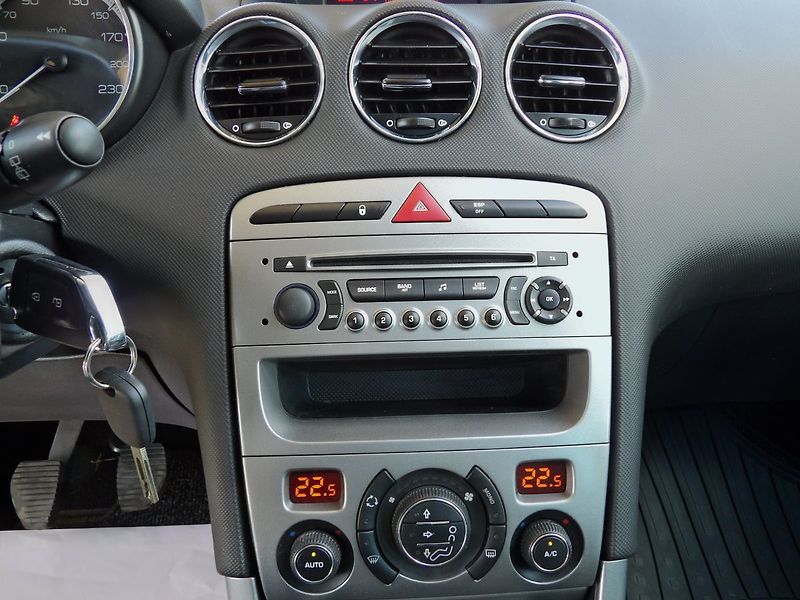 Peugeot 308 SW 1.6VTi 88kW AutoAC Serviska - fotka 8 z 33
