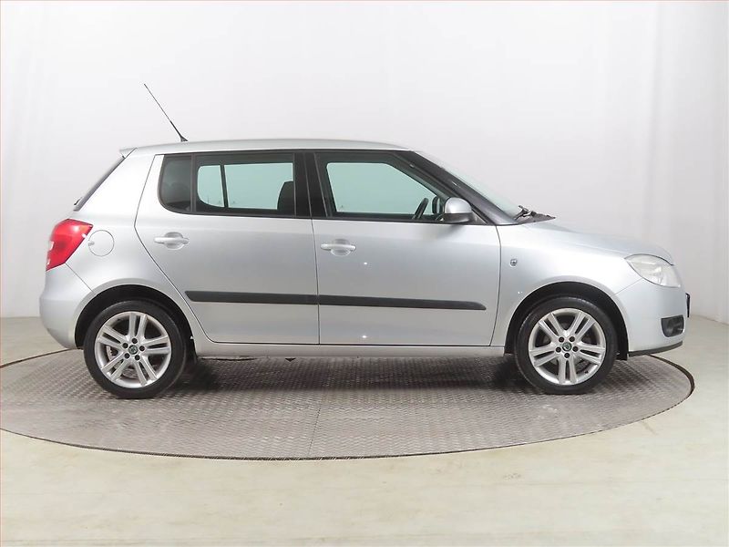Škoda Fabia (2008) Sport 1.6 16V, Automat - fotka 6 z 19