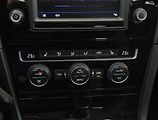 Volkswagen Golf (2016) Highline 1.6 TDI, Xenony - náhled 13
