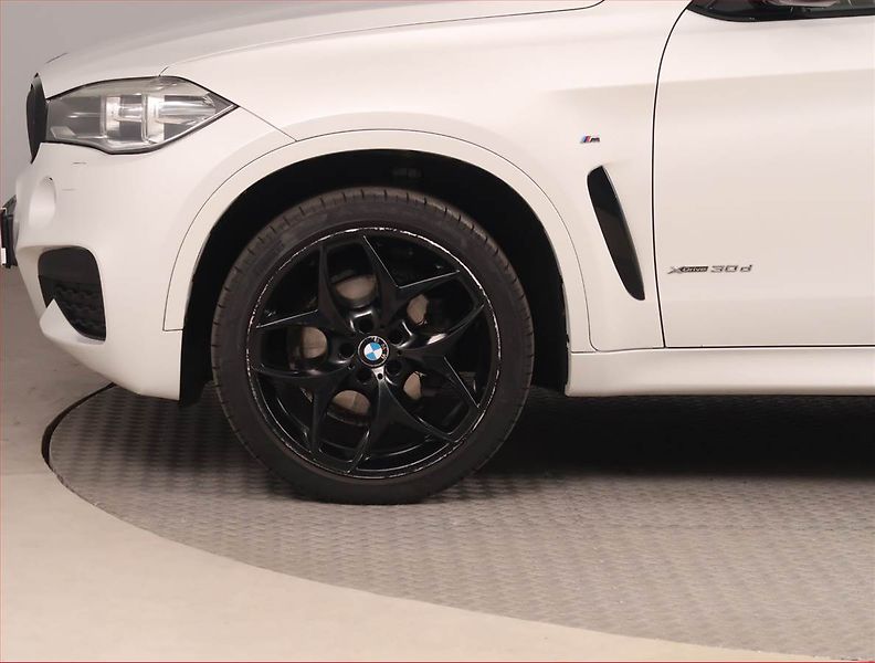 BMW X6 (2017) M Paket xDrive30d - fotka 15 z 17