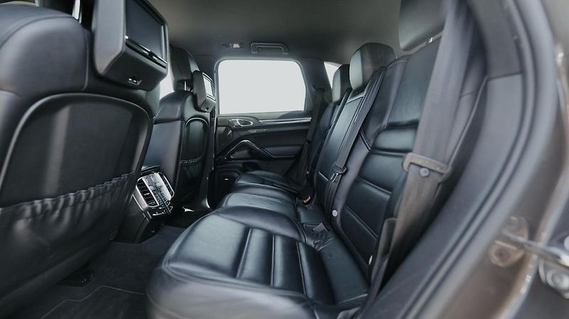 Porsche Cayenne (2011) - fotka 13 z 25