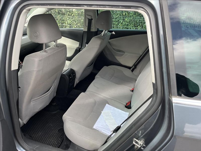 Volkswagen Passat 1,9 TDi KLIMA ROZVODY - fotka 13 z 32