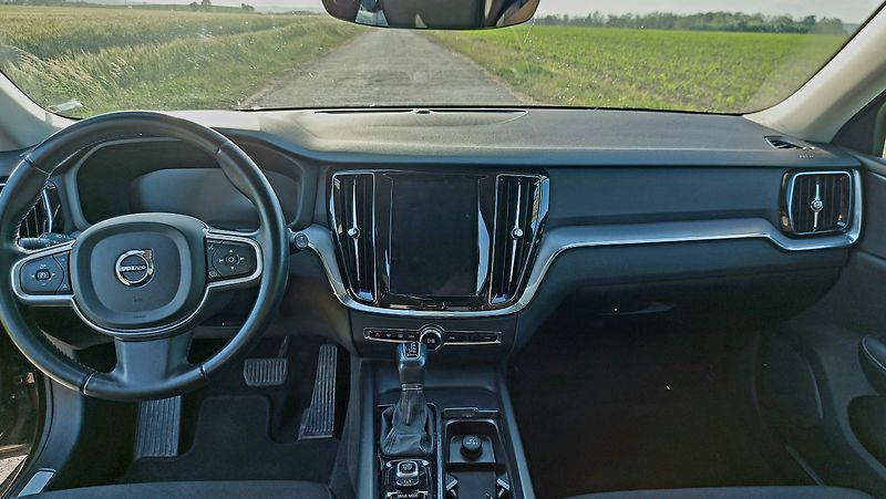 Volvo V60 (2019) Volvo V60, nové rozvody i STK - fotka 7 z 9