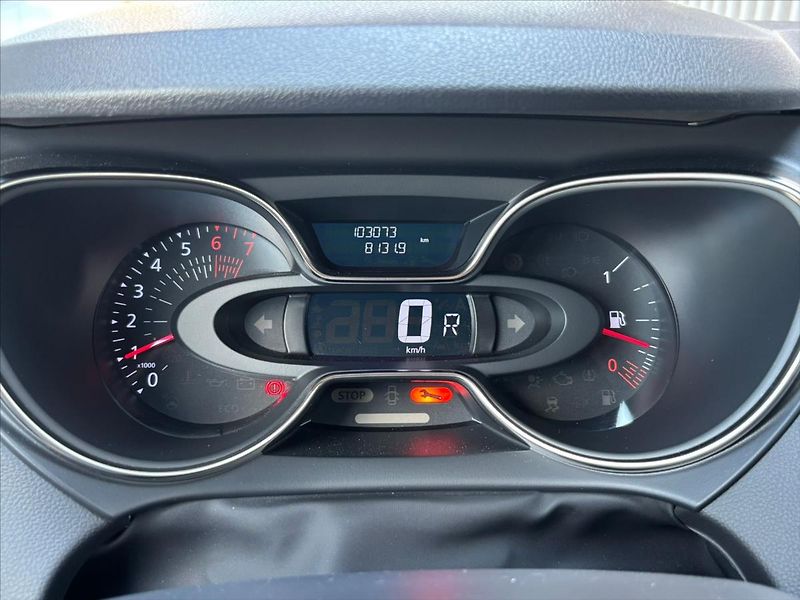 Renault Captur 1,3 TCe  Limited AT ČR - fotka 17 z 23