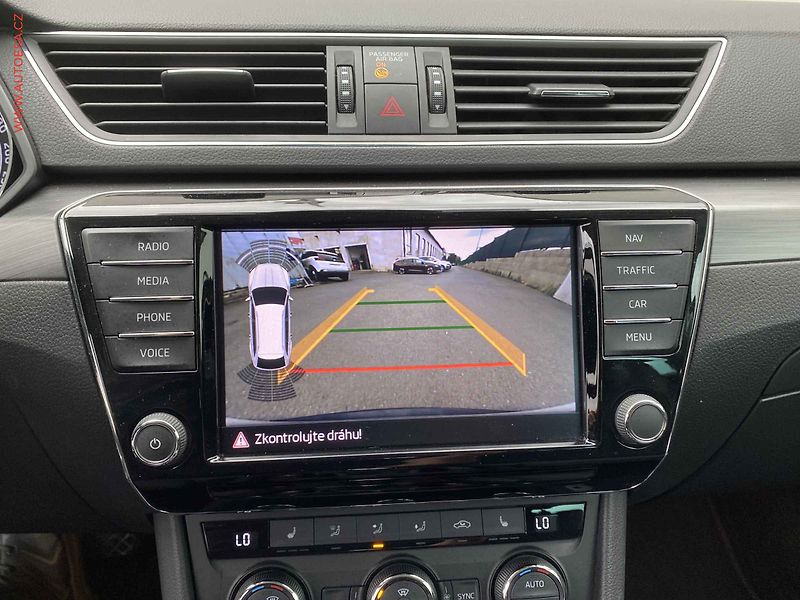 Škoda Superb (2016) 2.0 TDi, Style, DSG, bixen - fotka 17 z 19