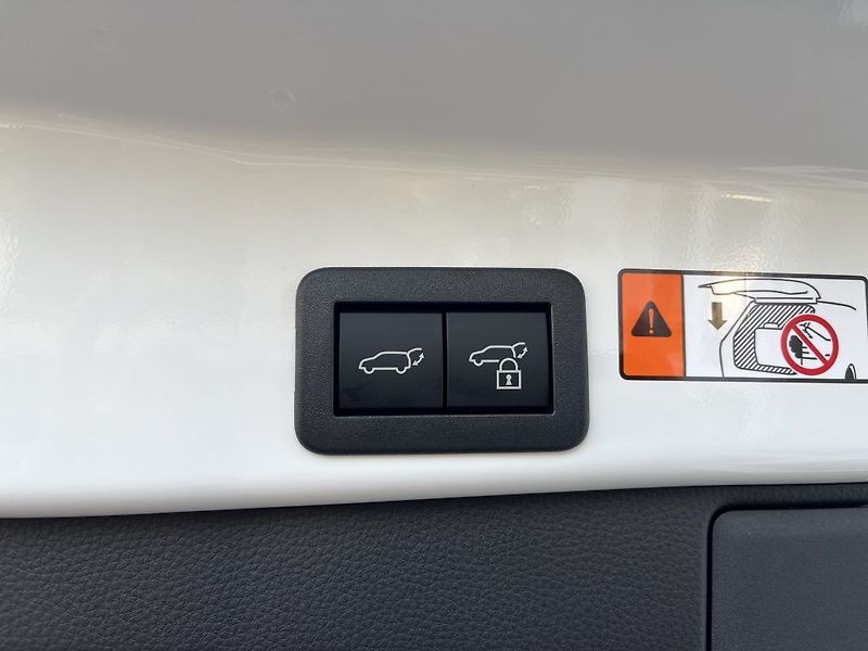 Toyota RAV4 2,5 HEV 4X4 Comfort - fotka 8 z 29