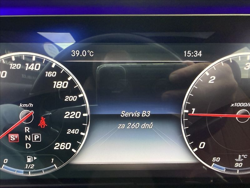 Mercedes-Benz Třídy E 220d AMG Avantgarde Kupé - fotka 20 z 22