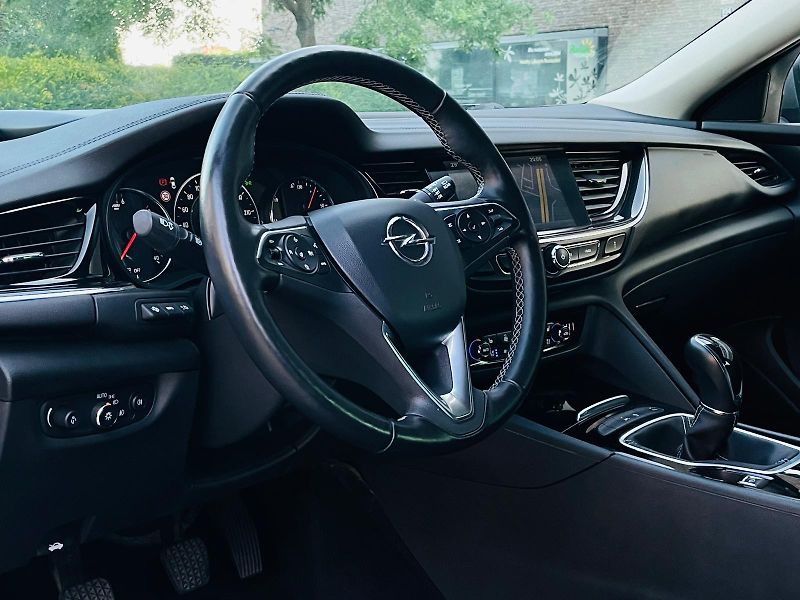 Opel Insignia 2.0CDTi MAN SERVISKA TAŽNÉ LED - fotka 27 z 55