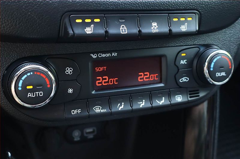 Kia Ceed (2017) Silver 1.6 GDI, Navi, Tempomat - fotka 13 z 23