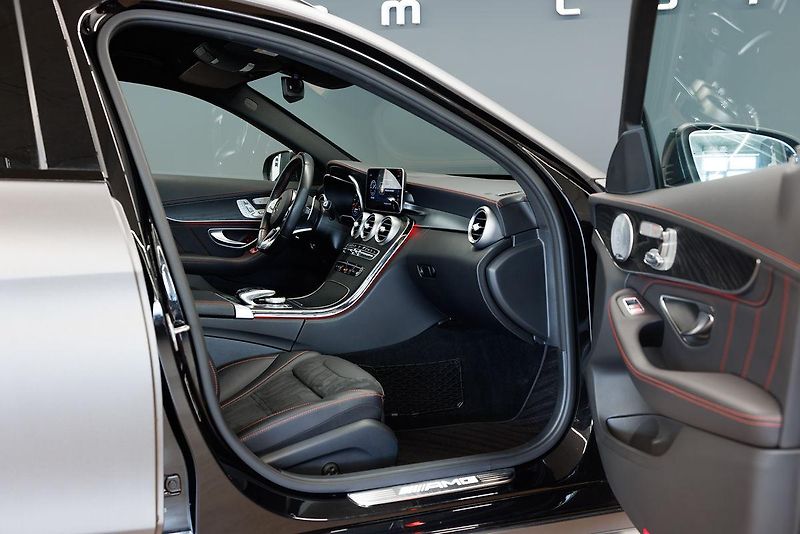 Mercedes-Benz Třídy C (2019) C43 AMG V6 Biturbo 4Matic - fotka 29 z 44