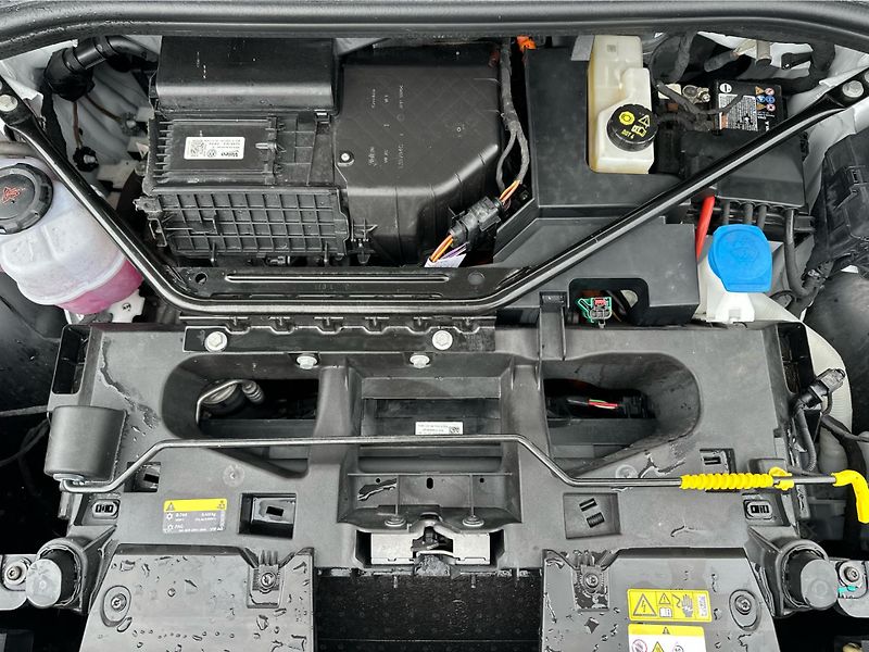 Volkswagen ID.4 PRO PERF. 150kW SoH: 93,3% - fotka 23 z 25